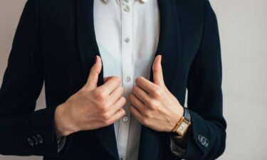 勝友美の年収と壮絶経歴とは?オーダーメイドスーツで成功した女性社長