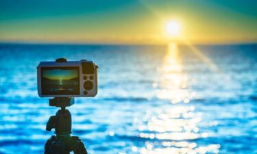 Halno Kujiraokaは元Jリーガー？箒おじさんで人気の旅の写真家
