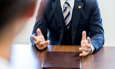 神山啓史弁護士の経歴と実績｜年収/専門分野/弁護スタイルまで